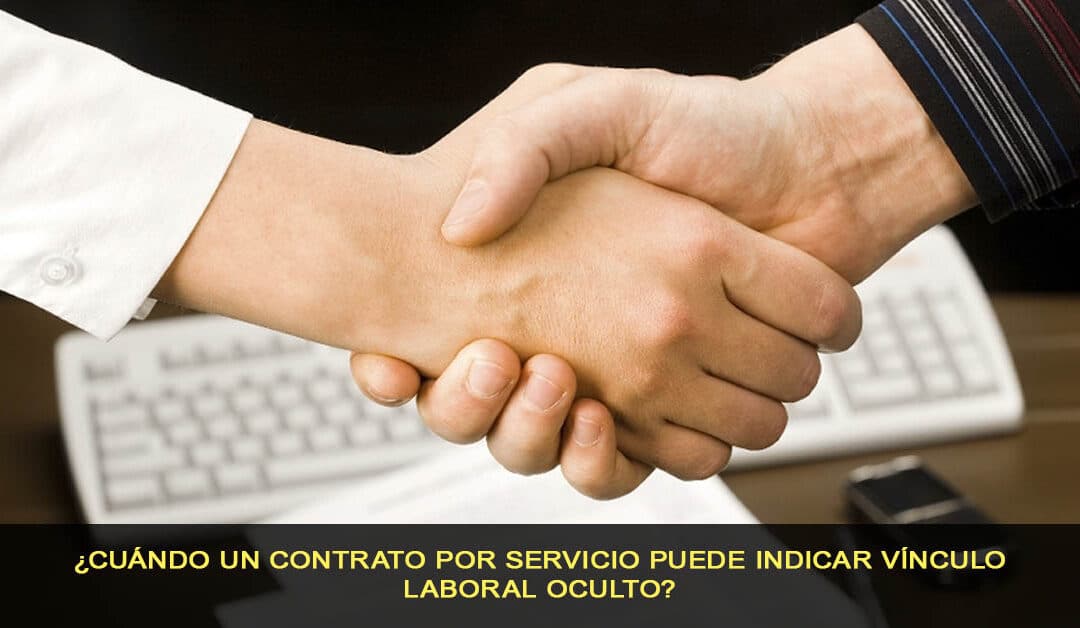 ¿Cuándo un contrato por servicio puede indicar vínculo laboral oculto?